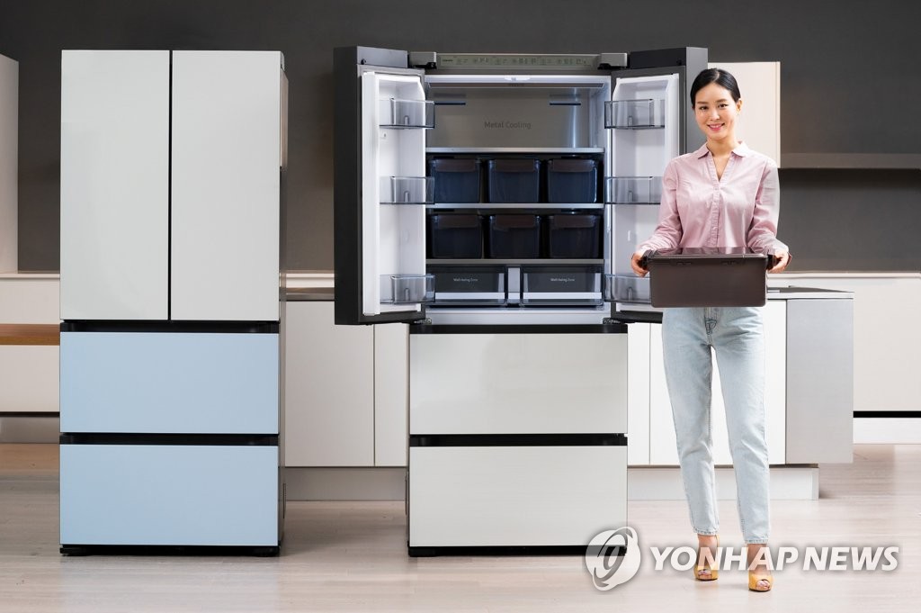 This photo provided by Samsung Electronics Co. on Aug. 31, 2020, shows the company's new Bespoke Kimchi Plus kimchi refrigerator. (PHOTO NOT FOR SALE) (Yonhap)