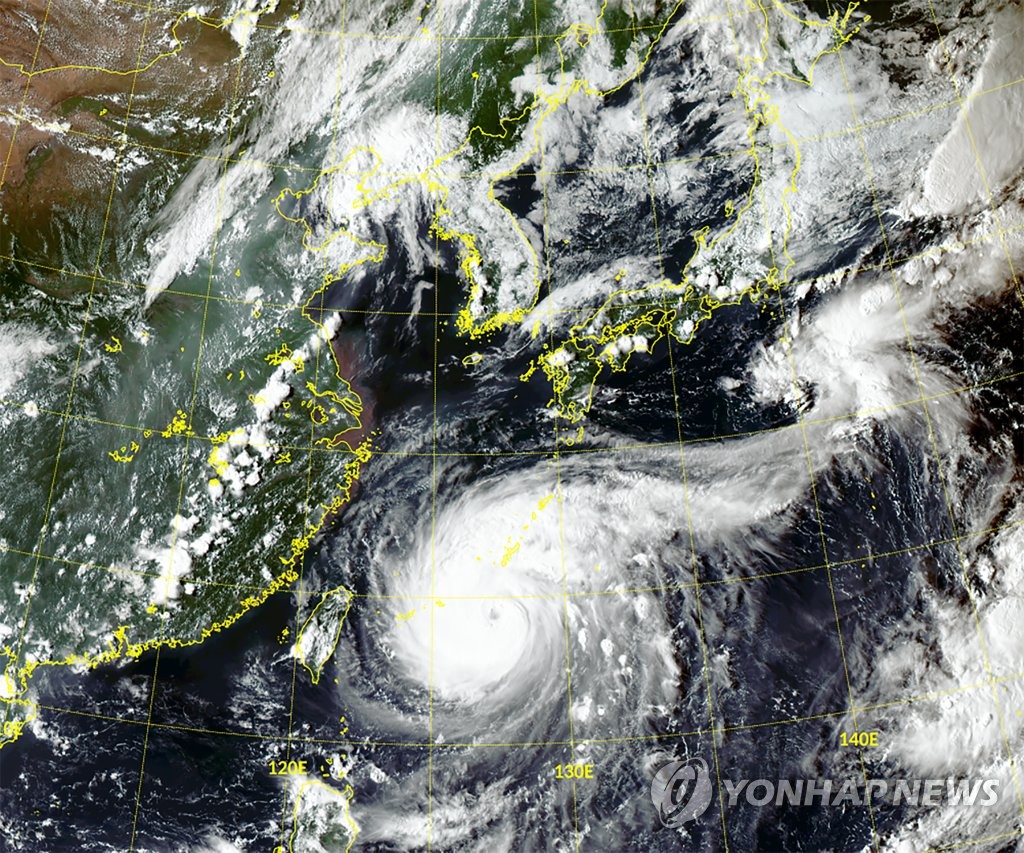 This satellite image provided by the National Meteorological Satellite Center shows Typhoon Maysak's movement as of 4 p.m. on Aug. 31, 2020. The season's ninth typhoon was moving north-northwest about 270 kilometers south of Okinawa, Japan, as of 3 p.m., according to the Korea Meteorological Administration. (PHOTO NOT FOR SALE) (Yonhap)