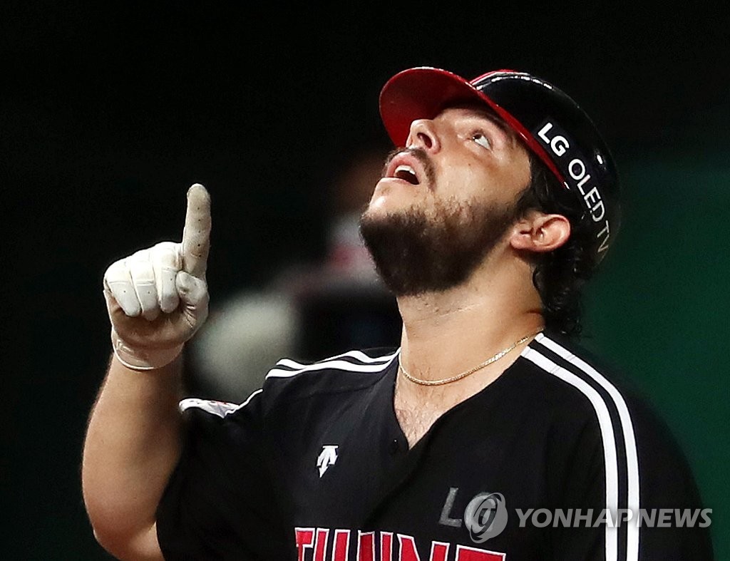 Roberto Ramos of the LG Twins celebrates his three-run home run against the SK Wyverns in a Korea Baseball Organization regular season game at SK Happy Dream Park in Incheon, 40 kilometers west of Seoul, on Sept. 1, 2020. (Yonhap)