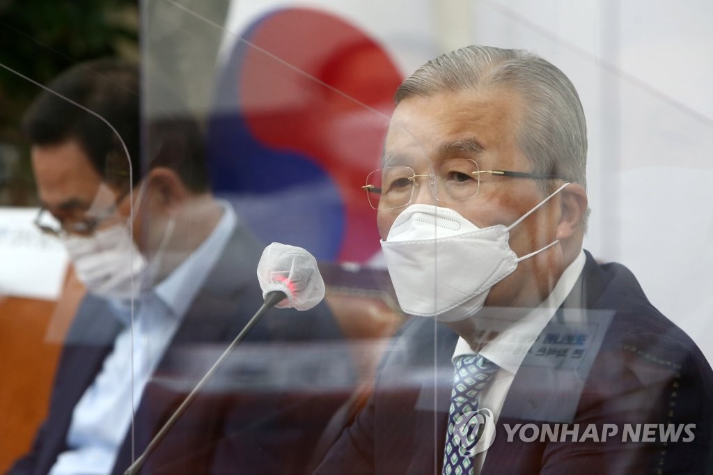 This photo shows Kim Chong-in, interim leader of the main opposition People Power Party, speaking during a meeting with senior party officials and lawmakers at the National Assembly in Seoul on Sept. 9, 2020. (Yonhap)