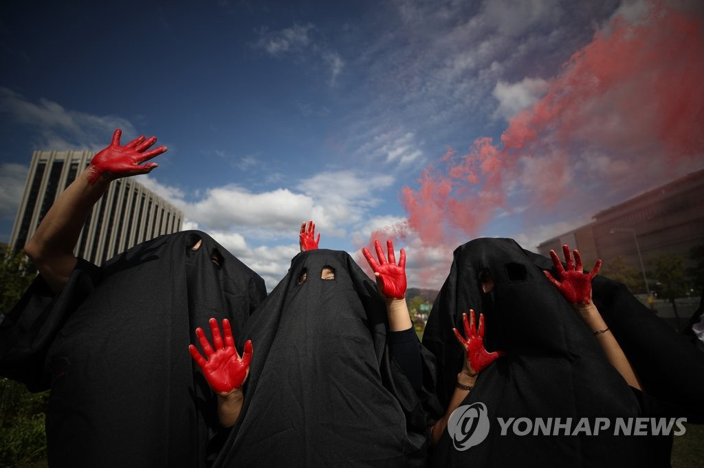 In the Sept. 25, 2020, file photo, environmental activists stage a performance in downtown Seoul to warn about the danger of climate change. (Yonhap)