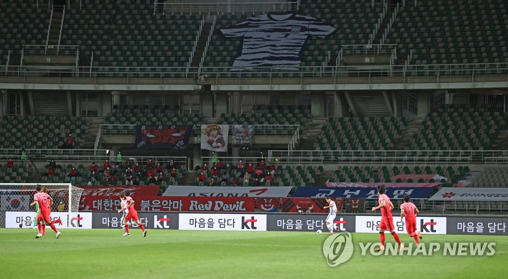 Fans take in an exhibition match between the South Korean men's senior national football team and the under-23 national team at Goyang Stadium in Goyang, Gyeonggi Province, on Oct. 12, 2020. (Yonhap)