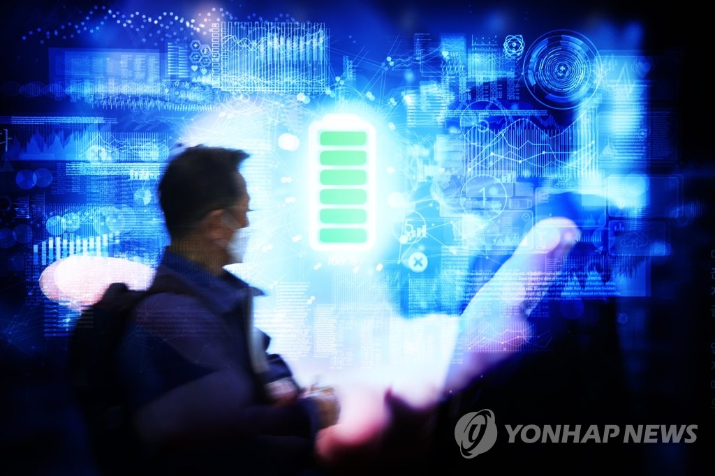 In the file photo taken Oct. 21, 2020, a visitor attends a battery industry fair at COEX in southern Seoul. (Yonhap)