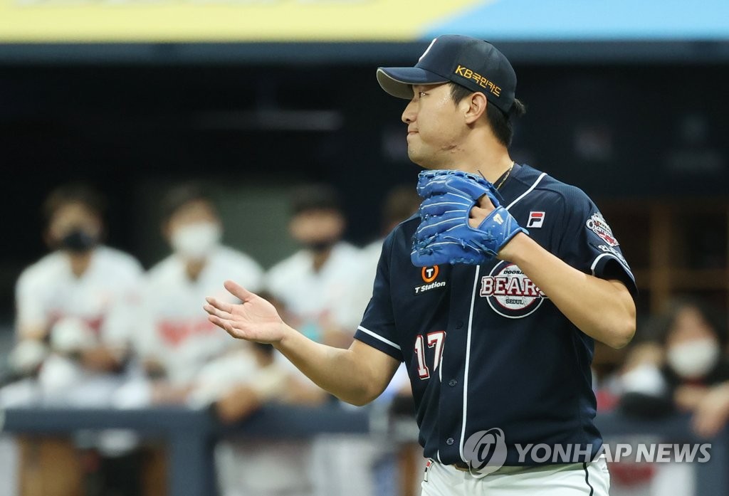 Hong Geon-hui of the Doosan Bears celebrates after striking out Mel Rojas Jr. of the KT Wiz in the bottom of the sixth inning of Game 2 of the Korea Baseball Organization second-round postseason series at Gocheok Sky Dome in Seoul on Nov. 10, 2020. (Yonhap)
