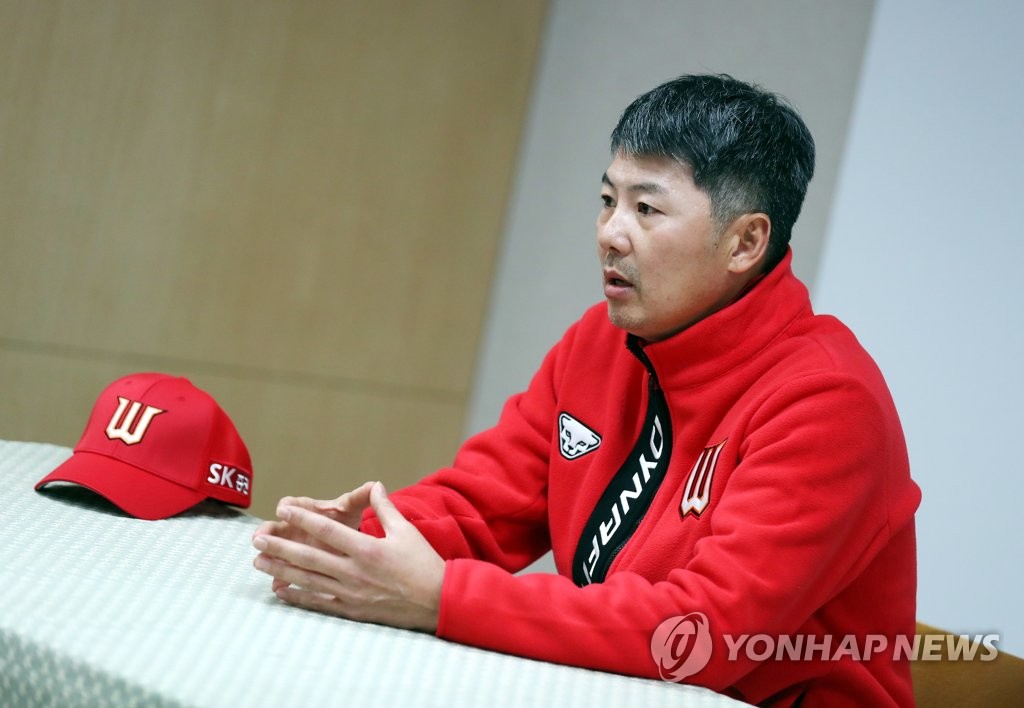 SK Wyverns' manager Kim Won-hyong speaks at his introductory press conference at SK Happy Dream Park in Incheon, 40 kilometers west of Seoul, on Nov. 11, 2020. (Yonhap)