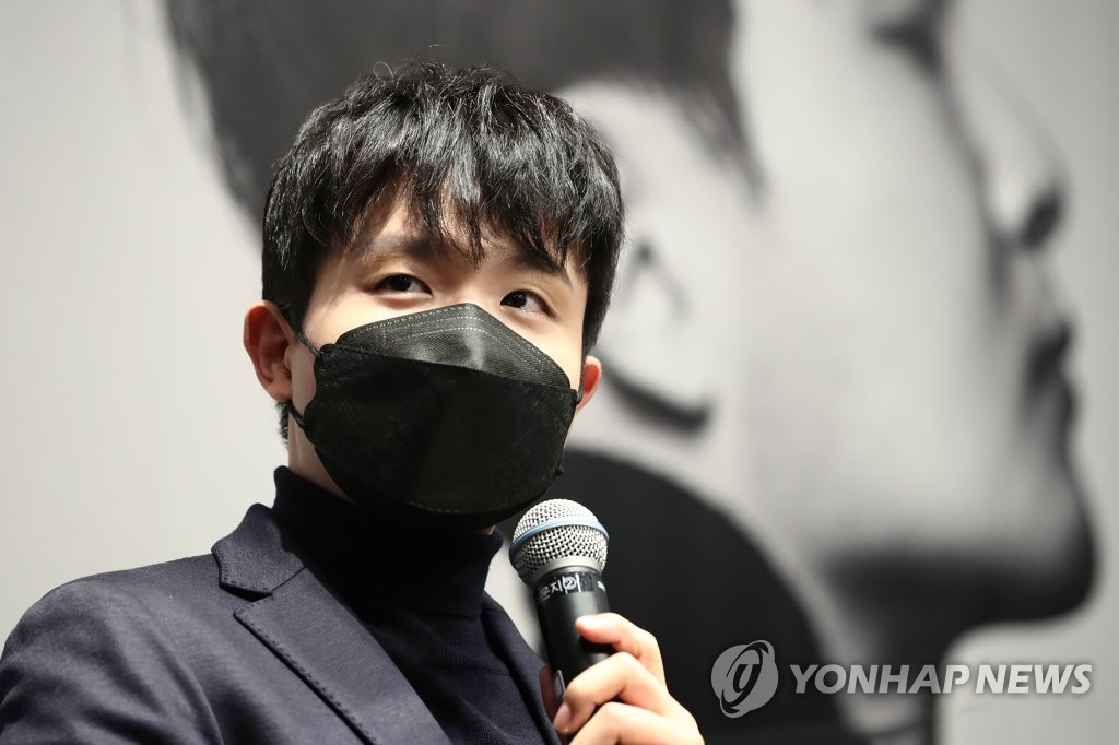 Pianist Sunwoo Yekwon speaks during a media showcase marking the release of his album "Mozart," held in ODE Port in southern Seoul on Nov. 24, 2020. (Yonhap)