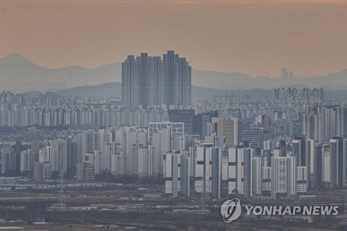경기도 파주시 접경지역에서 바라본 운정신도시와 일산신도시 아파트 단지 모습