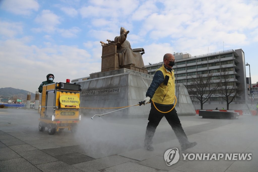 Officials of Jongno Ward office sanitize Gwanghwamun Square in downtown Seoul on Nov. 26, 2020, ahead of an opposition lawmaker's announcement of his election bid for the Seoul mayoral election. (Yonhap) 