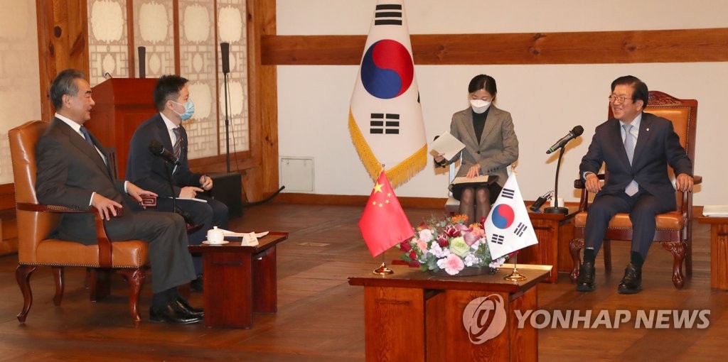 Chinese Foreign Minister Wang Yi (L) talks with South Korean Parliamentary Speaker Park Byeong-seug (R) during their meeting in Seoul on Nov. 27, 2020. (Yonhap)