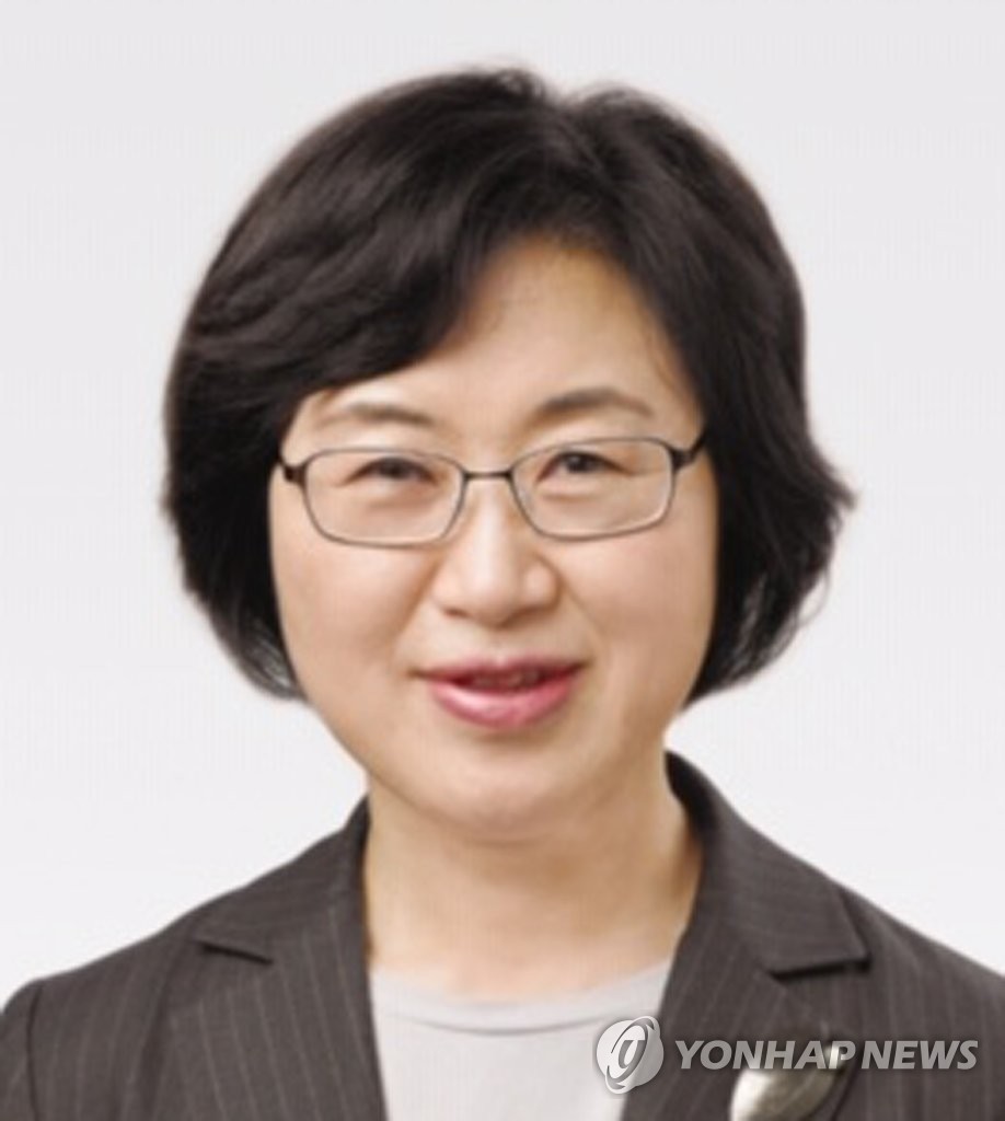 Chung Young-ai, the nominee to head the Ministry of Gender Equality and Family, is pictured in this photo provided by Cheong Wa Dae on Dec. 4, 2020. (PHOTO NOT FOR SALE) (Yonhap)