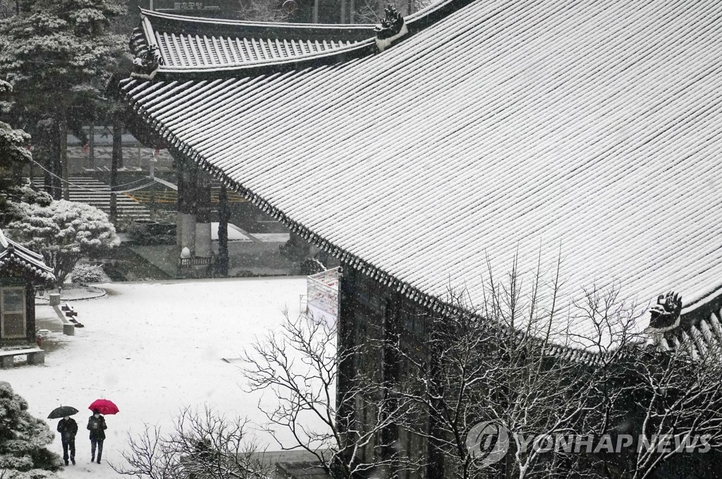 Seoul receives first measurable snowfall of season