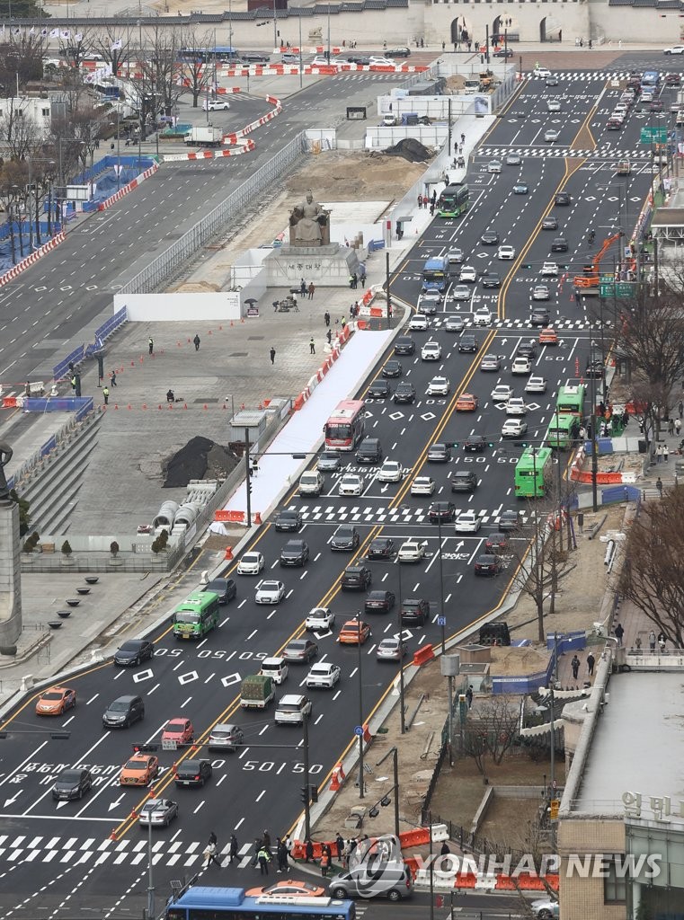 This photo shows Gwanghwamun Square in downtown Seoul on March 6, 2021. (Yonhap)