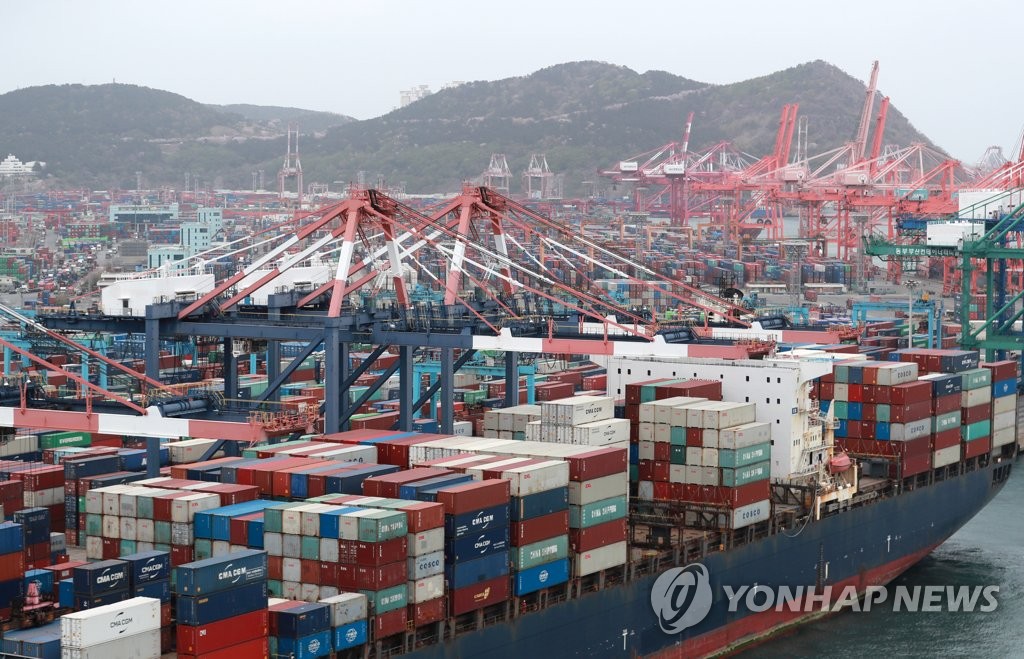 This file photo, taken April 1, 2021, shows ships carrying containers docking at a port in South Korea's southeastern city of Busan. (Yonhap)