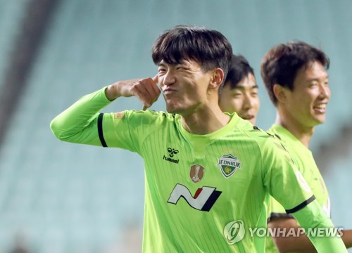 Pohang striker Iljutcenko named K League's top player for Oct.