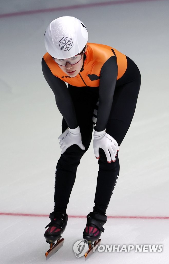 In this file photo from May 5, 2021, Kim Ji-yoo of South Korea takes a moment after winning her heat in the semifinals of the women's 1,500 meters at the national team trials at Taeneung Skating Rink in Seoul. (Yonhap)