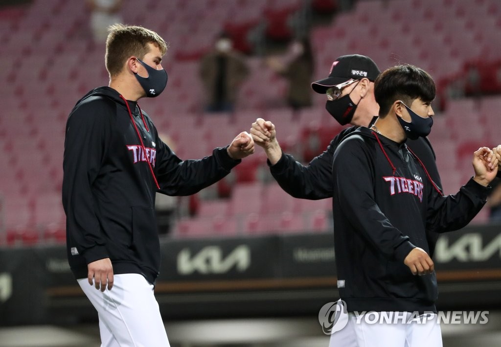 윌리엄스 감독 '브룩스 승리 축하'