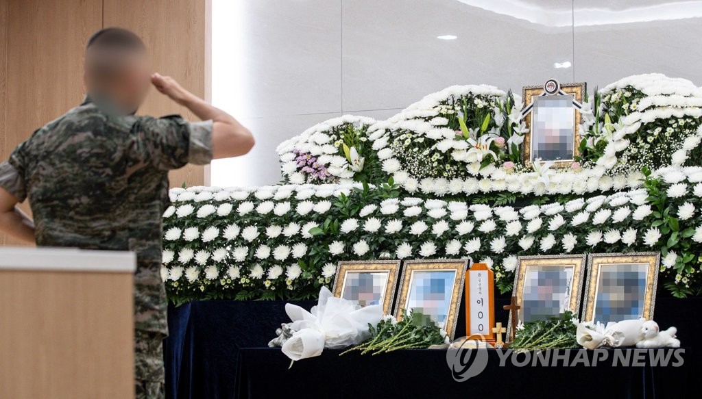 A service member pays tribute at the funeral of a noncommissioned female officer in Seongnam, just south of Seoul, on June 6, 2021. The deceased committed suicide after being victimized in a military sexual harassment case and forced to remain silent by senior officials. (Yonhap) 