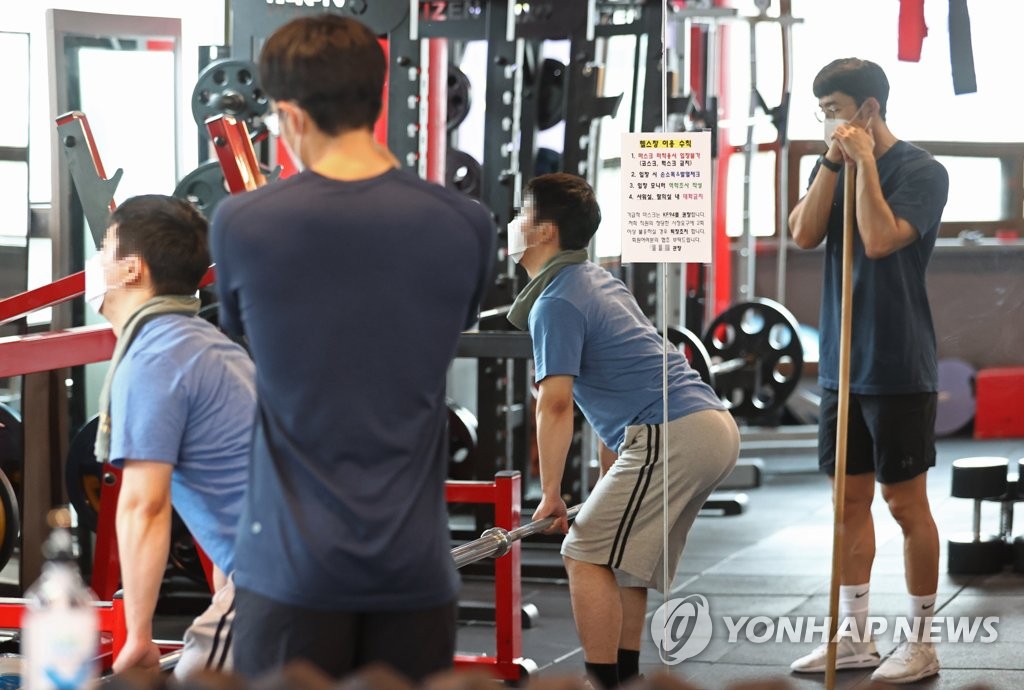This file photo shows a person lifting weights at a gym. (Yonhap)