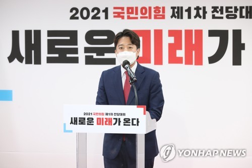 문대통령 "우리나라 변화 조짐"…이준석 "국정에 도움되겠다"(종합2보)
