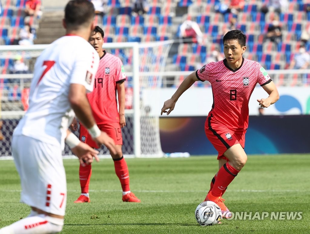 In this file photo from June 13, 2021, Nam Tae-hee of South Korea (R) dribbles the ball against Lebanon during the teams' Group H match in the second round of the Asian qualification for the 2022 FIFA World Cup at Goyang Stadium in Goyang, Gyeonggi Province. (Yonhap)