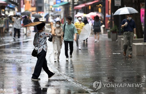 la saison des pluies devrait debuter a jeju vendredi agence de presse yonhap