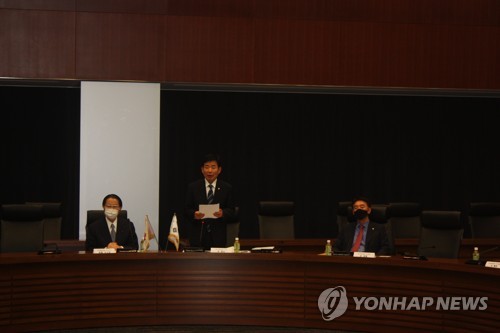合同幹事会で発言する韓日議連の金振杓会長（左から２人目）＝１４日、東京（聯合ニュース）