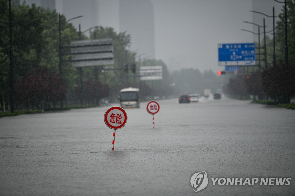 기록적 폭우로 침수된 중국 허난성 정저우 시내