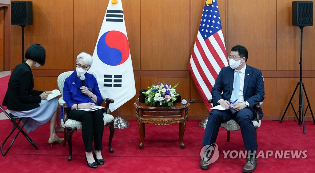 South Korean First Vice Foreign Minister Choi Jong-kun (R) and U.S. Deputy Secretary of State Wendy Sherman meet reporters after their meeting at the foreign ministry in Seoul on July 23, 2021, in this photo released by the foreign ministry. (PHOTO NOT FOR SALE) (Yonhap)