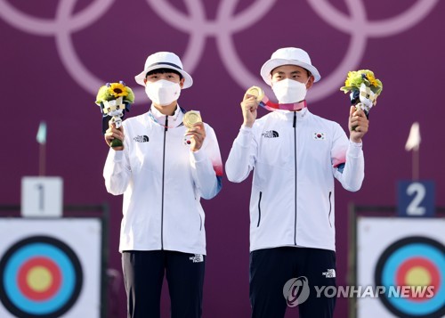 (LEAD) JO de Tokyo : l'équipe sud-coréenne a remporté sa 1ère médaille d'or au tir à l'arc