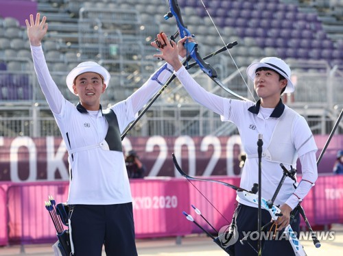 (Olympics) New stars soar, past medalists stumble in Tokyo