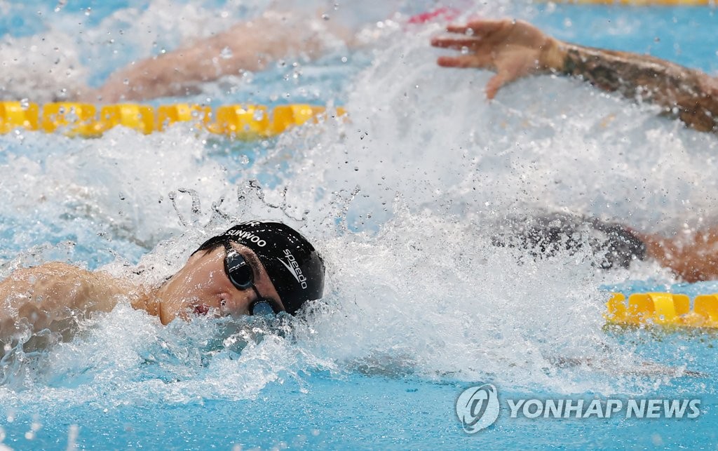 Hwang Sun-woo of South Korea races in the men's 100m freestyle swimming final at the Tokyo Olympics at Tokyo Aquatics Centre in Tokyo on July 29, 2021. (Yonhap)
