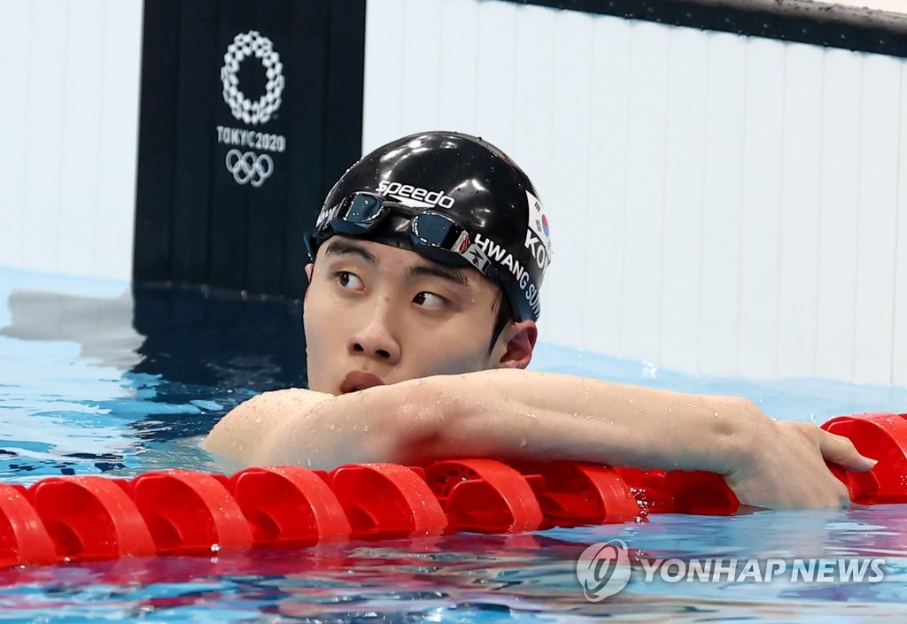 Hwang Sun-woo of South Korea checks his time after completing the men's 100m freestyle swimming final at the Tokyo Olympics at Tokyo Aquatics Centre in Tokyo on July 29, 2021. (Yonhap)
