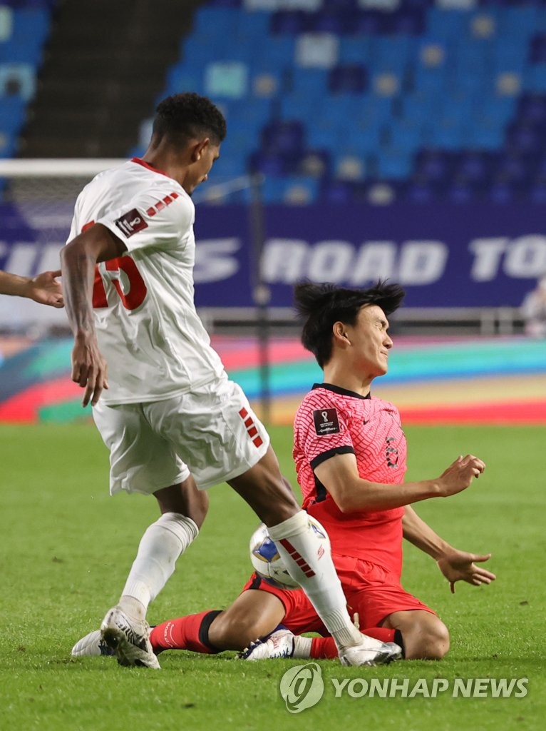 In this file photo, Hwang In-beom of South Korea (R) is kicked by Walid Shour of Lebanon during the teams' Group A match in the final Asian qualifying round for the 2022 FIFA World Cup at Suwon World Cup Stadium in Suwon, Gyeonggi Province, on Sept. 7, 2021. (Yonhap)