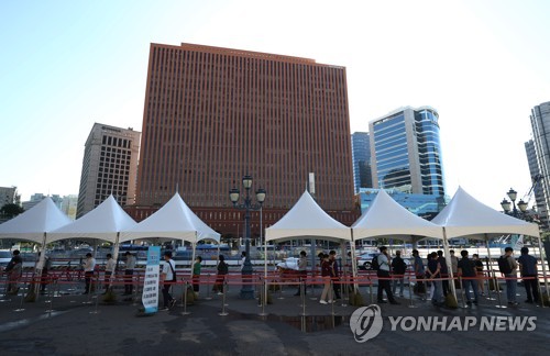 (جديد) كوريا الجنوبية تؤكد 1,943 إصابة جديدة بكورونا... تسجيل أعلى من 1,000 إصابة لمدة 72 يوما متتالية - 1