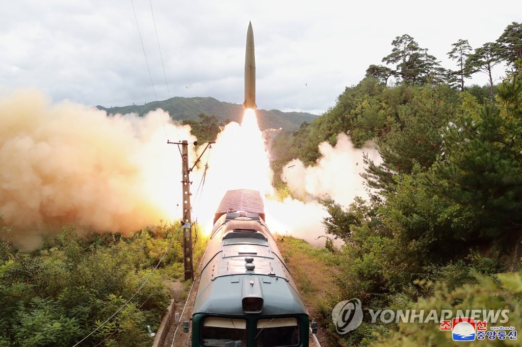 北朝鮮　列車から弾道ミサイル発射＝「８００キロ飛行」