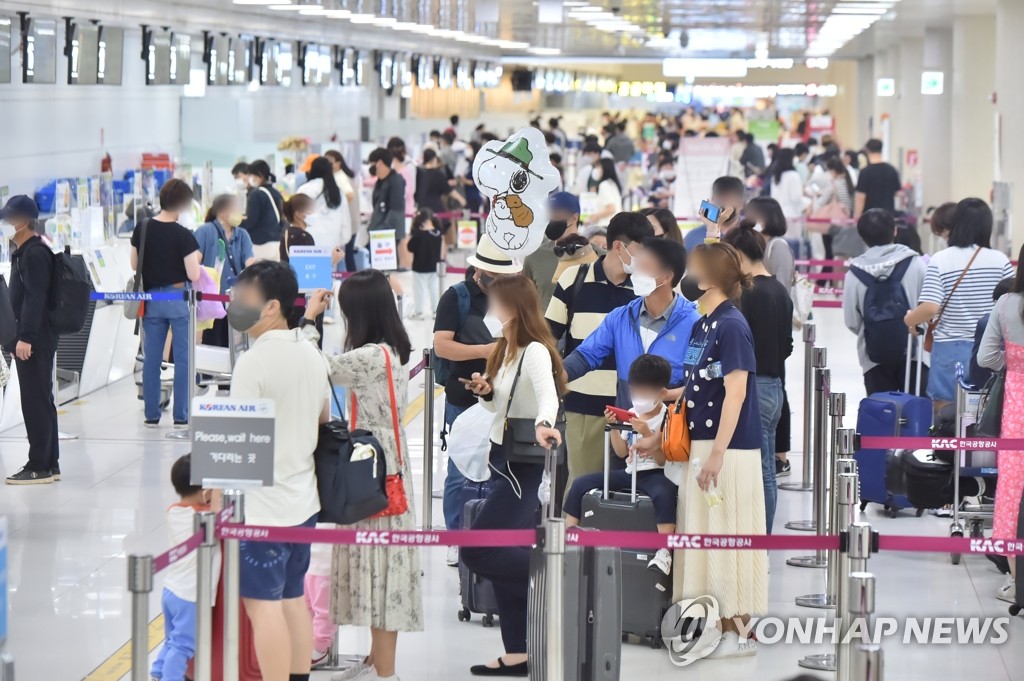 搭乗客で混雑する済州空港（資料写真）＝（聯合ニュース）