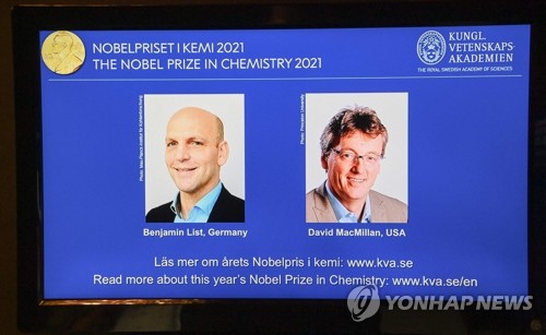 노벨 화학상 공동 수상자로 선정된 리스트·맥밀런