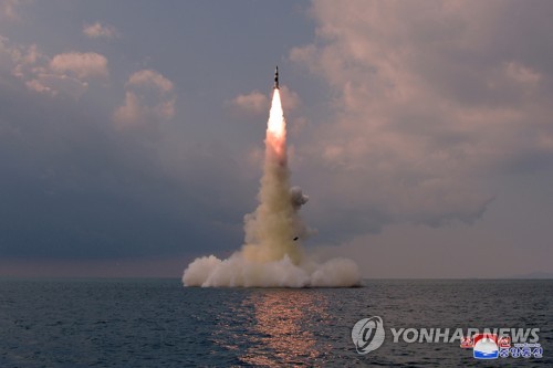 (4e LD) La Corée du Nord a tiré un missile balistique présumé vers la mer de l'Est