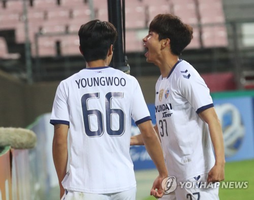 FC Pohang Steelers' Lee Seung-mo, left, celebrates after scoring