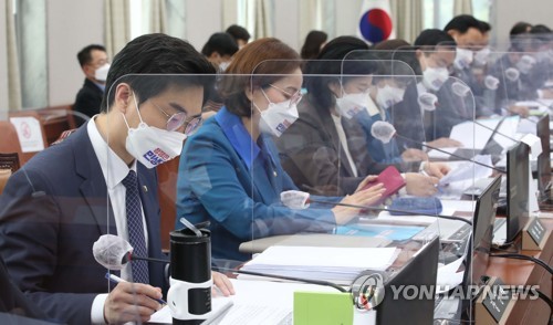 국회 운영위 국감…인권위원장 '이재명 무료변론' 쟁점