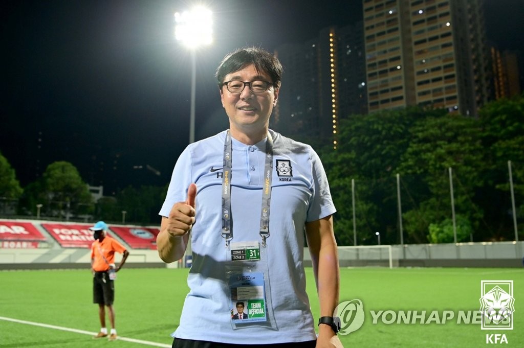 In this Oct. 31, 2021, file photo provided by the Korea Football Association, Hwang Sun-hong, head coach of the South Korean men's under-23 national football team, celebrates his team's 5-1 victory over Singapore in a qualifying match for the Asian Football Confederation U-23 Asian Cup at Jalan Besar Stadium in Singapore. (PHOTO NOT FOR SALE) (Yonhap)