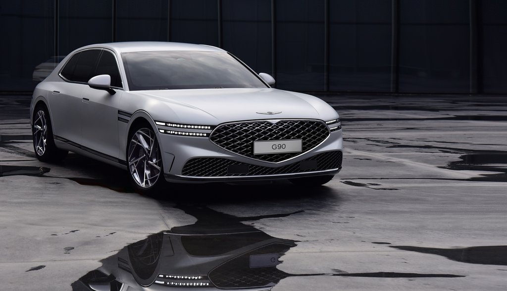 This file photo provided by Hyundai Motor shows the all-new G90 sedan under its independent Genesis brand. (PHOTO NOT FOR SALE)(Yonhap)