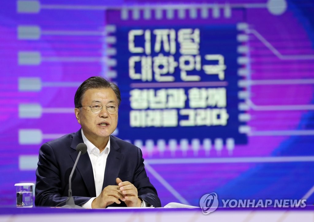 Le président Moon Jae-in explique sa politique d'innovation et de formation de jeunes talents dans le secteur numérique, le jeudi 2 décembre 2021. 