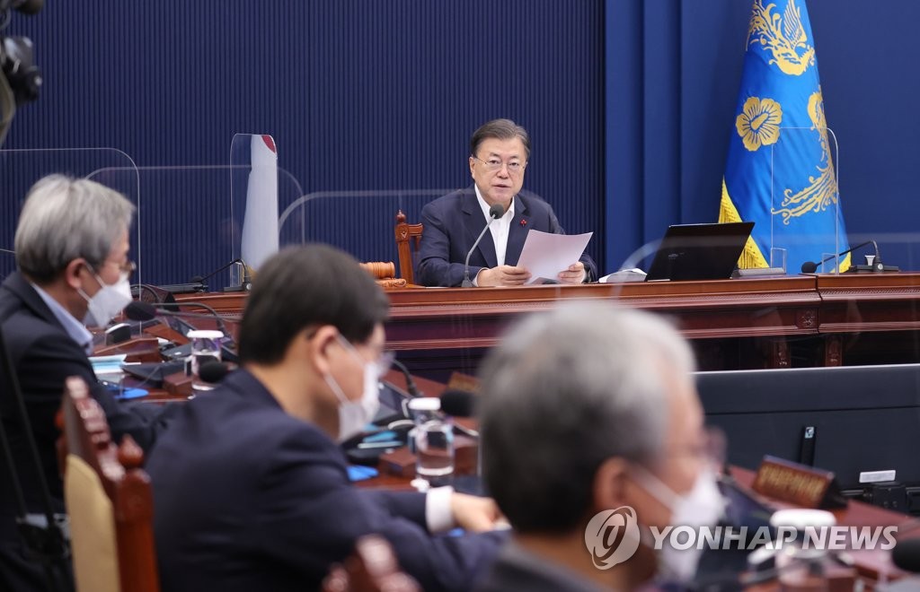 Moon's 5-year presidency gets approval rating of 42.1 pct