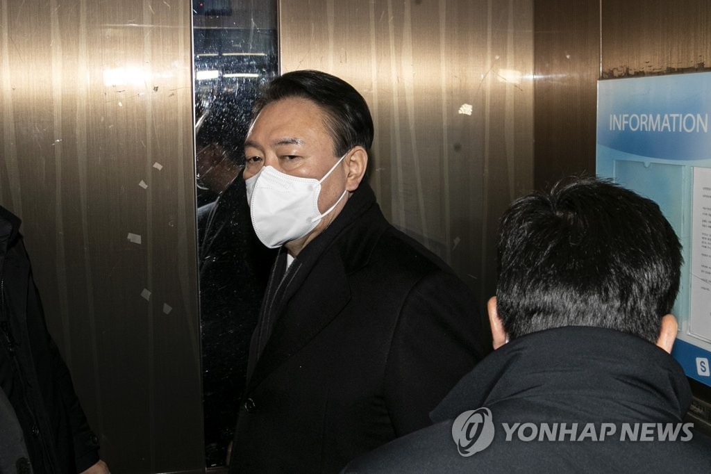 Yoon Suk-yeol, the presidential nominee of the People Power Party, arrives at the party headquarters in Seoul on Jan. 3, 2022. (Pool photo) (Yonhap)