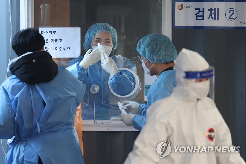 韓国の新規コロナ感染者３７１７人　重症者２日連続９００人下回る