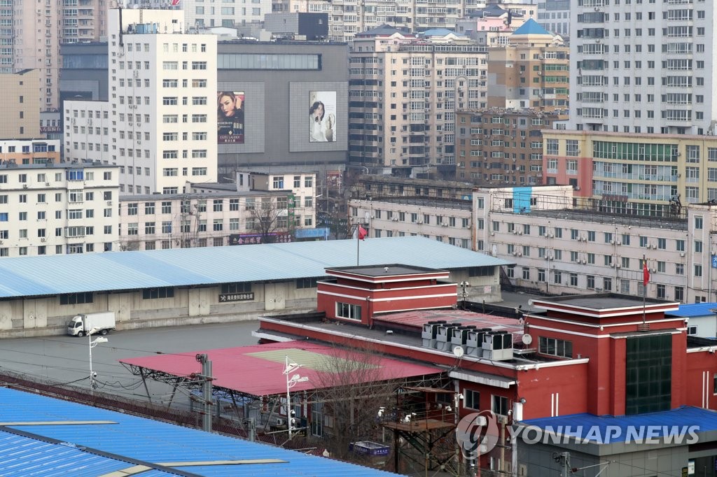 텅 빈 중국 세관 창고