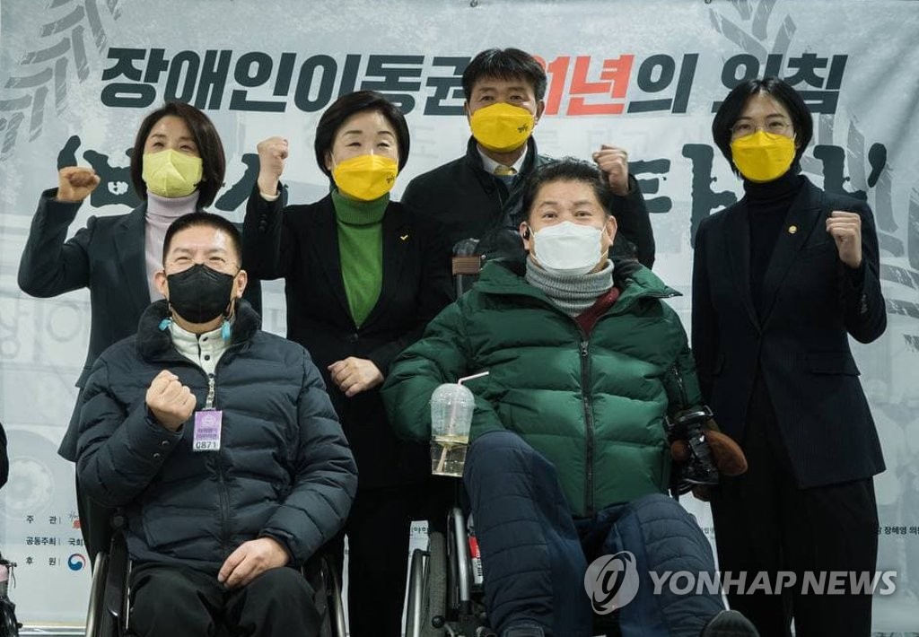 '장애인 이동권 21년의 외침' 행사 참석한 심상정 대선후보