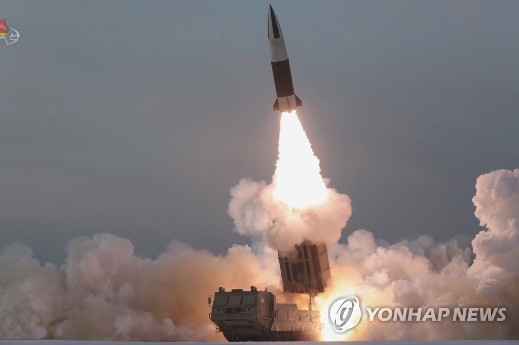 北朝鮮の朝鮮中央テレビは１７日に「戦術誘導弾」の発射実験を行ったと報じた＝（朝鮮中央テレビ＝聯合ニュース）≪転載・転用禁止≫