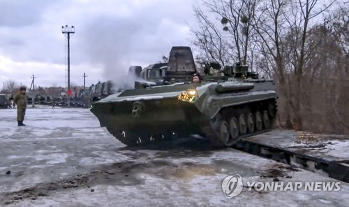 합동훈련 위해 벨라루스 도착하는 러시아군 장갑차